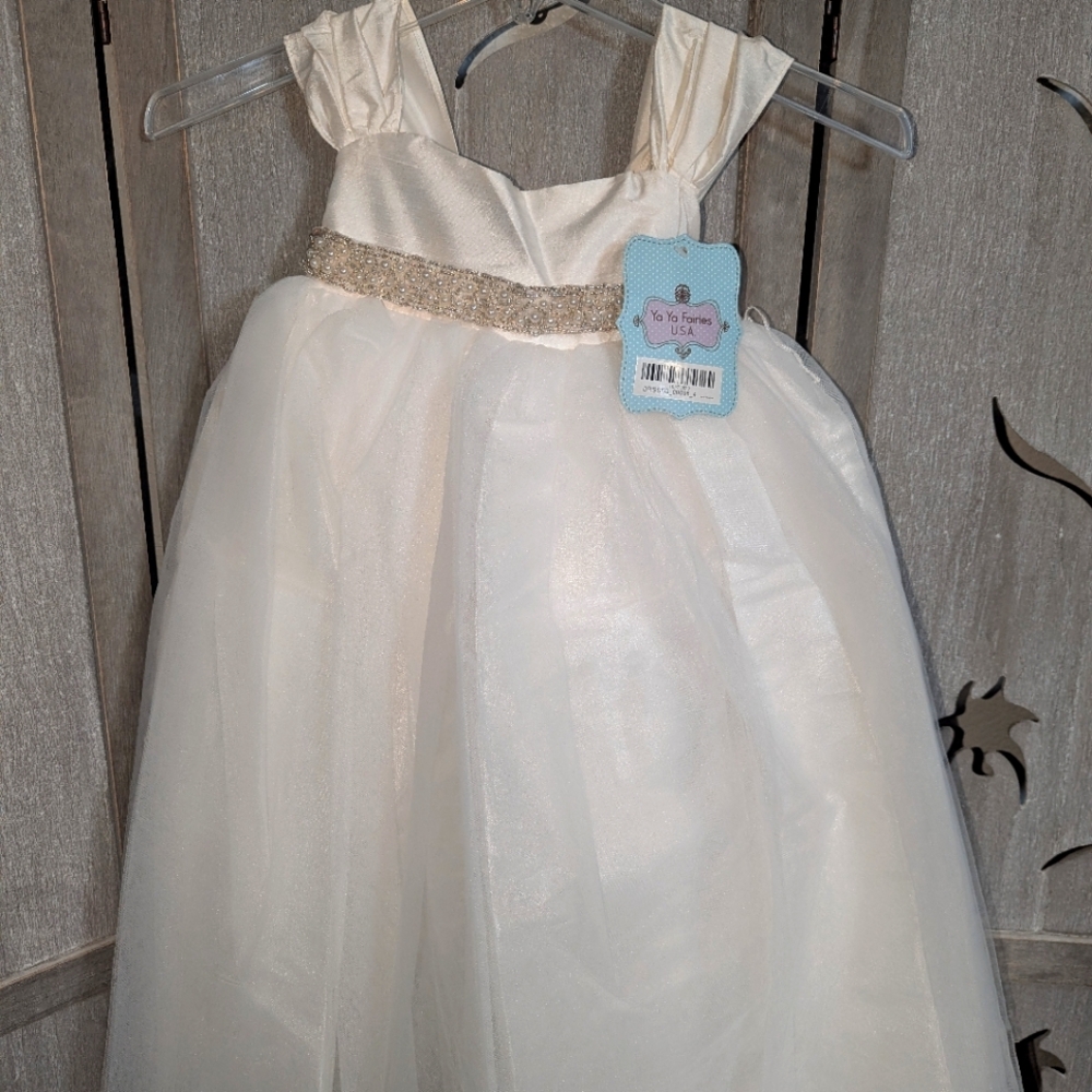 new Elegant Off White Child Girl pearl sash Dress Size 4 and 6 Easter 🐰🐣